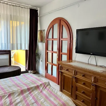 Orosz Apartmanhaz Gyula Exterior photo